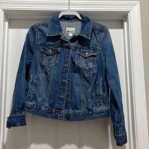 SALE!!!! Jean Jacket. Size L. Non-smoke home.